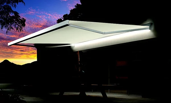 Castorama Store De Terrasse Motorisé Kobe Coffre Blanc / Toile T100 Beige 6 X 3,5m, Avec LED Protections acheteurs 1